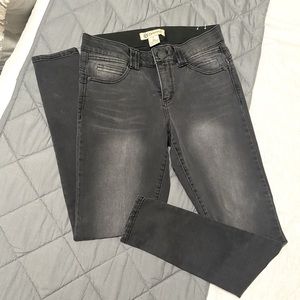 Light washed Black/dark gray skinny jeans